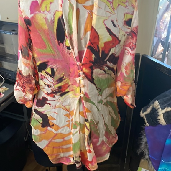 Top - Picture 2 of 2